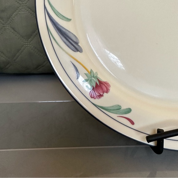 Like New- LENOX - Poppies on Blue- dinner plate - Picture 2 of 5